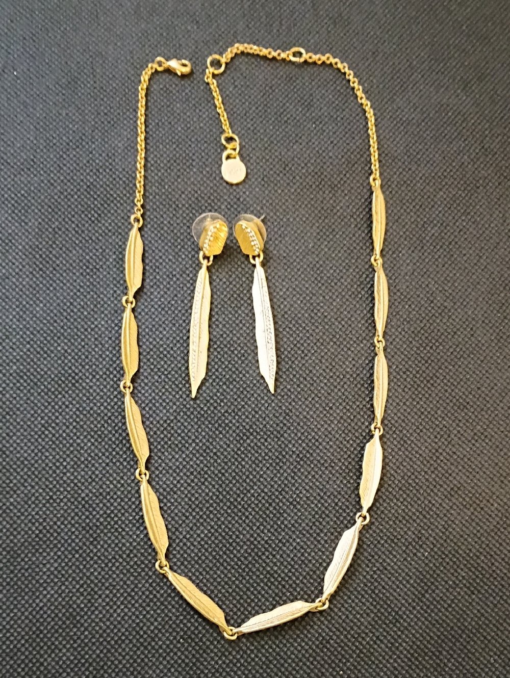 Spartina Gold Tone Leaf Necklace Set
